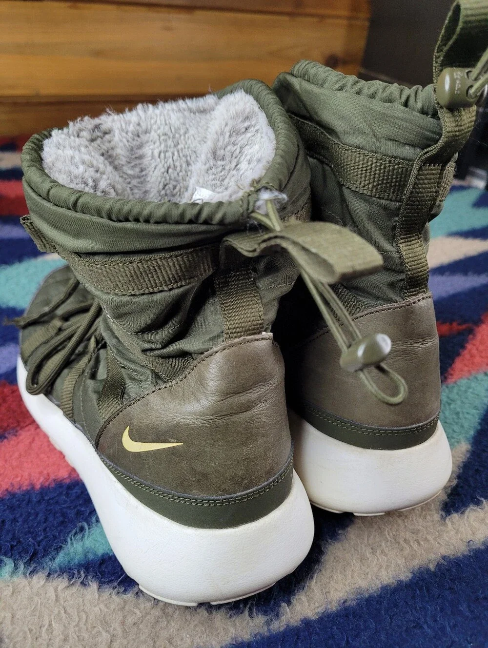 Nike Roshe Run Hi Sneakers Boots Womens 10 Forest Green Faux Fur Lined Lace Up